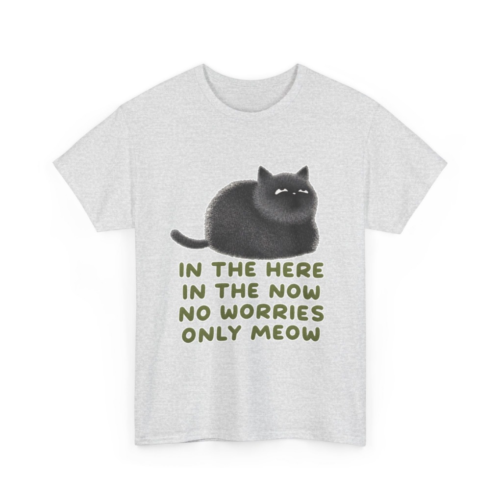 T-Shirt: Chubby Cat 'No Worries Only Meow' Slogan