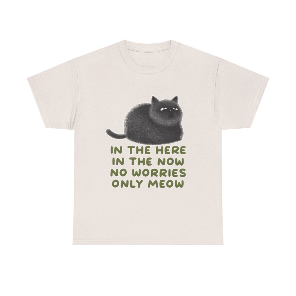 T-Shirt: Chubby Cat 'No Worries Only Meow' Slogan
