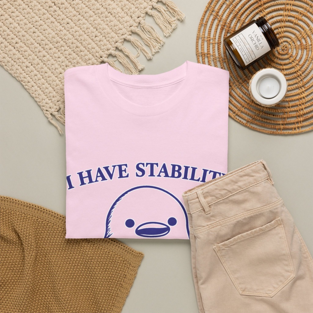 T-Shirt: Cute Stabbing Penguin 'Stability' Pun